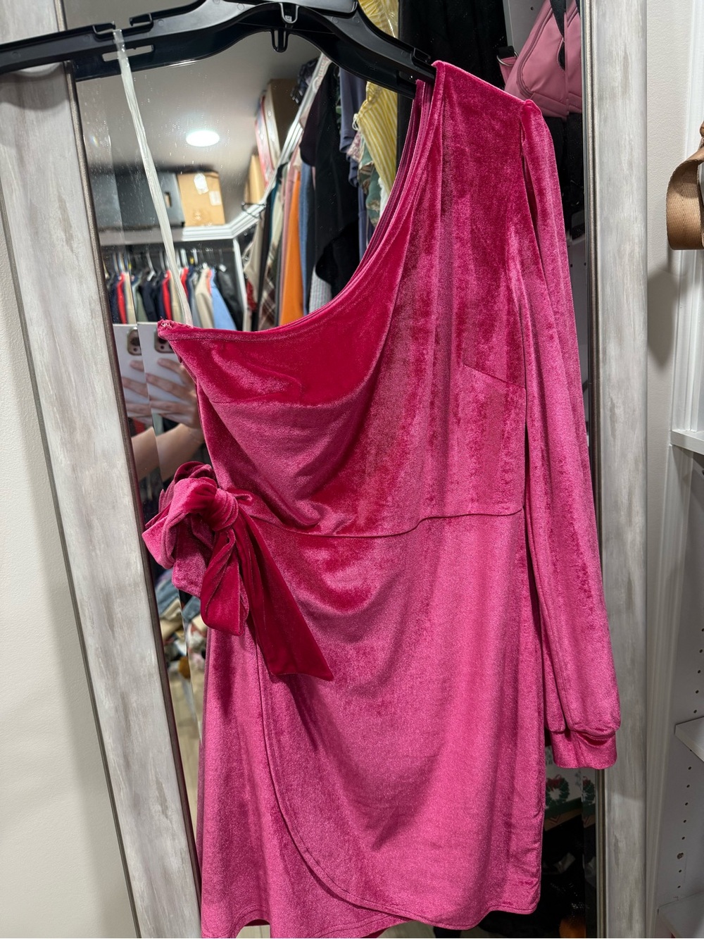 One-Shoulder Cloud Ten Velvet Bow Dress in Hot Pink